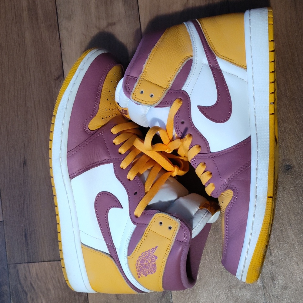 Air Jordan Retro 1 OG Brotherhood